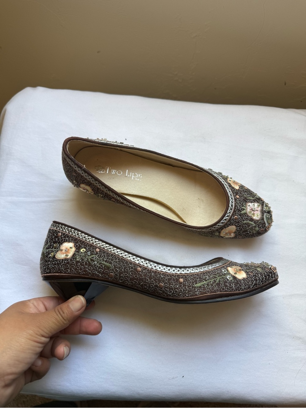 🌸 Vintage Two Lips Embroidered Floral Peep-Toe Heels 🌸 Size 7.5